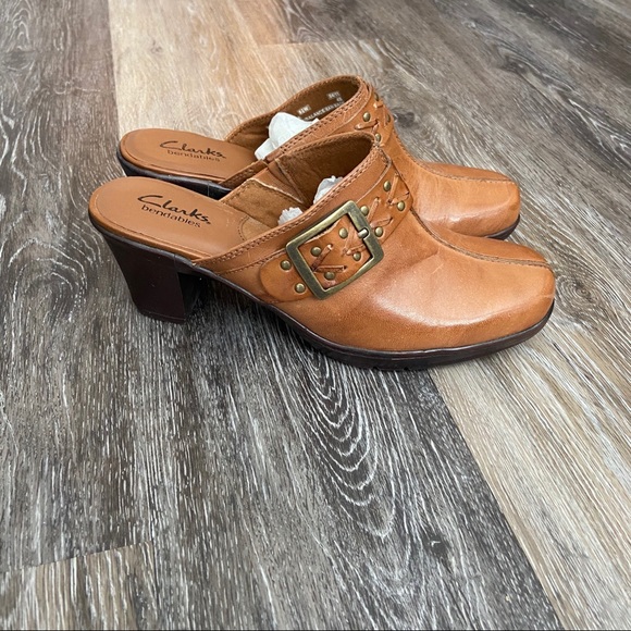 clarks clogs wide width